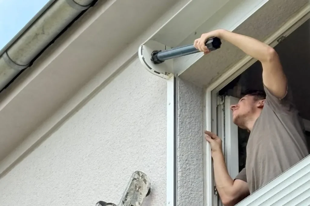 Festgefahrener Rollladen Panzer wird gelöst